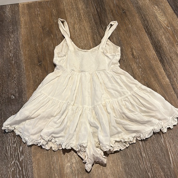 American Eagle cream shorty romper - Picture 4 of 5